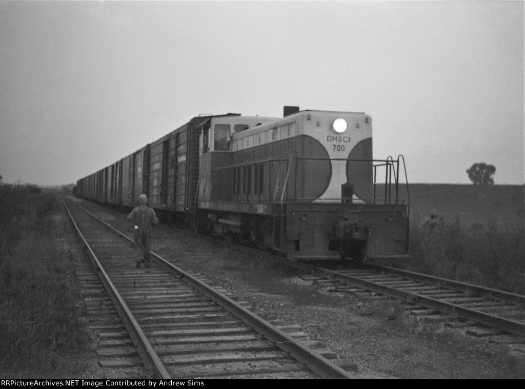 DMCI 700